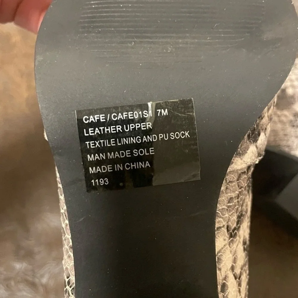 Steve Madden Cafe Ankle Boots Women 7 Grey Snakeskin Leather Pointed Toe Bootie